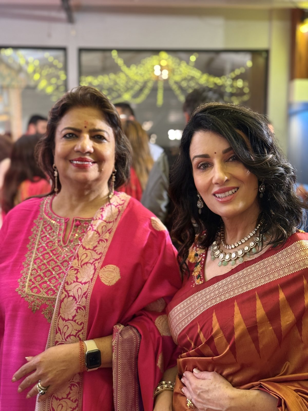 Denise Jonas in her saree with Madhu Chopra at the mehendi celebration